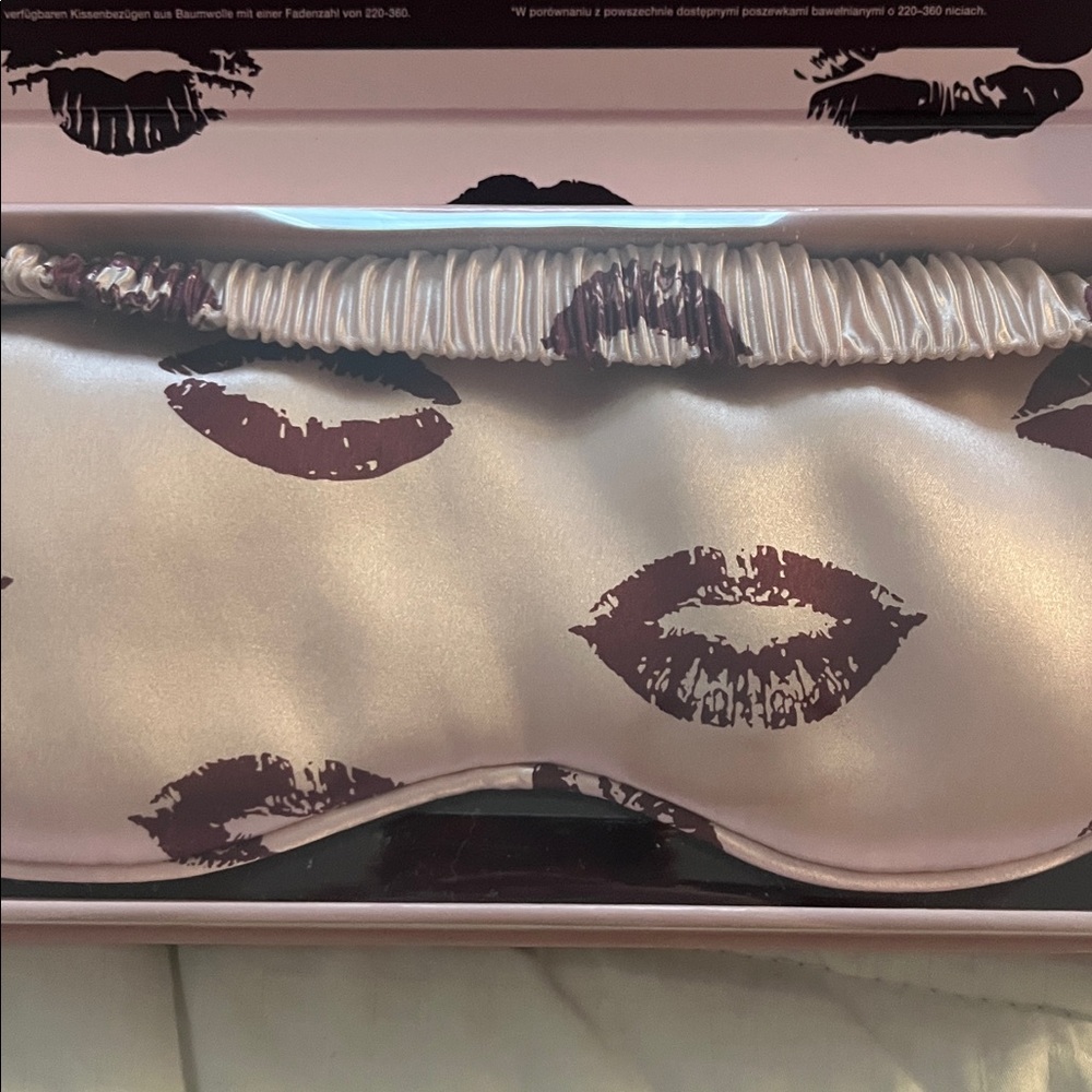 Slip Sleep Mask - Picture 2 of 3